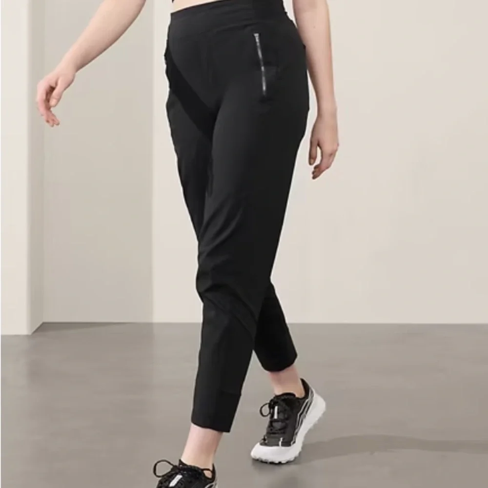 NWT Athleta Women's Trekkie North Black Joggers Pant 10 Tall 10T - Picture 2 of 7